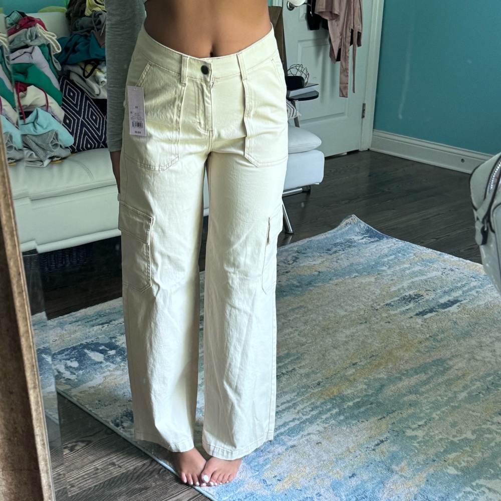 NWT target cargo pants
Size xs but fit like small 
Super comfy